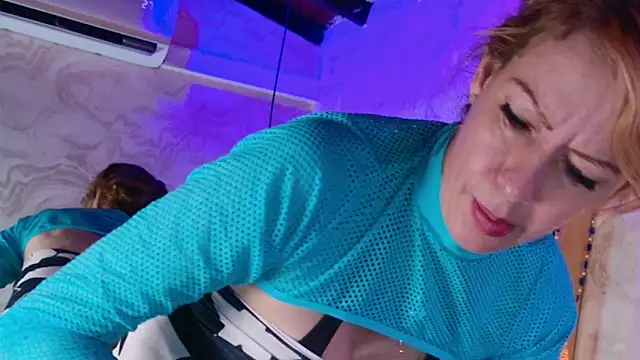 julyana mendez online show from 10/22/25, 08:30