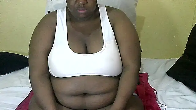 Snapshot of AnnabigpussyXO chatting on 10/06/25, 02:47 AnnabigpussyXO online show from 10/06/25, 02:47