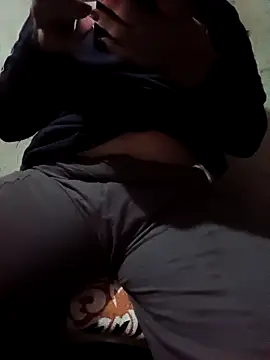 Snapshot of stomarr chatting on 03/19/26, 05:39 stomarr online show from 03/19/26, 05:39