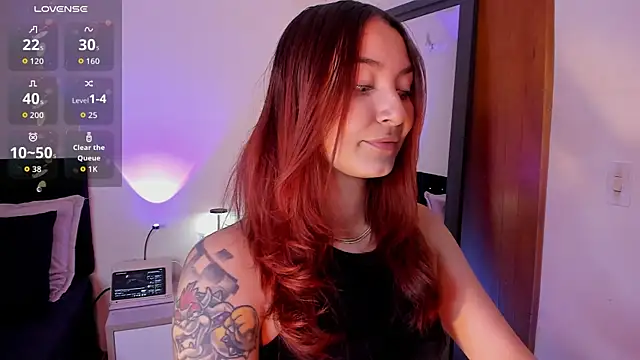 Snapshot of Isis-Blaze chatting on 12/14/25, 11:48 Isis-Blaze online show from 12/14/25, 11:48