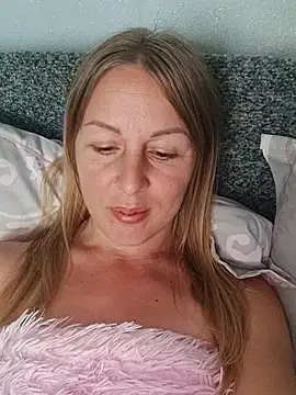 Snapshot of LunaSugarX chatting on 09/17/25, 02:52 LunaSugarX online show from 09/17/25, 02:52