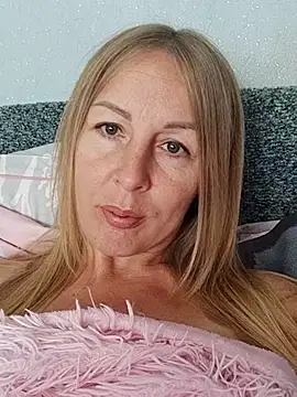 Snapshot of LunaSugarX chatting on 09/18/25, 08:27 LunaSugarX online show from 09/18/25, 08:27