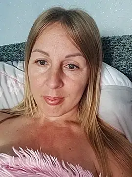 Snapshot of LunaSugarX chatting on 09/19/25, 11:33 LunaSugarX online show from 09/19/25, 11:33