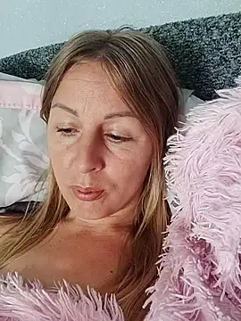 Snapshot of LunaSugarX chatting on 09/20/25, 09:10 LunaSugarX online show from 09/20/25, 09:10