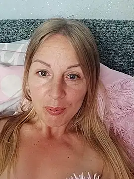 Snapshot of LunaSugarX chatting on 09/21/25, 09:44 LunaSugarX online show from 09/21/25, 09:44