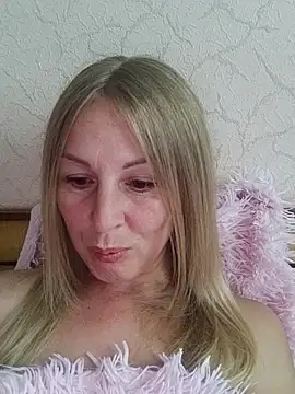 Snapshot of LunaSugarX chatting on 10/04/25, 11:52 LunaSugarX online show from 10/04/25, 11:52