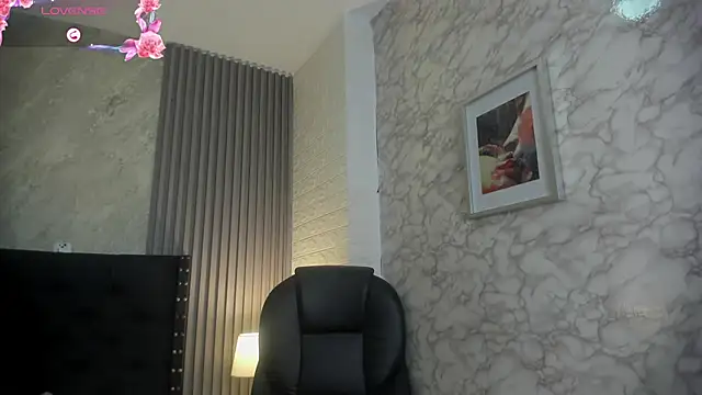 Snapshot of alicy__torres chatting on 10/15/25, 12:16 alicy  torres online show from 10/15/25, 12:16