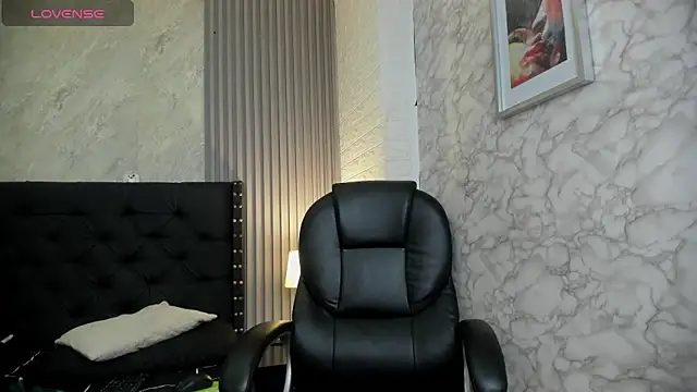 Snapshot of alicy__torres chatting on 10/21/25, 12:17 alicy  torres online show from 10/21/25, 12:17