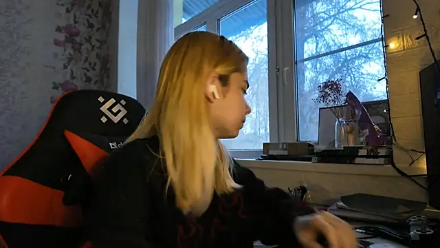 Witching Moon online show from 12/16/25, 06:51