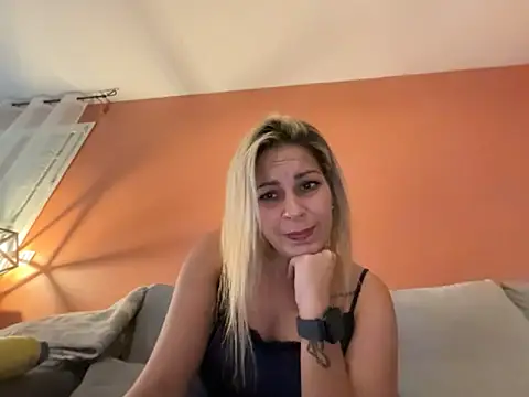 Snapshot of minettedusud chatting on 09/17/25, 10:17 minettedusud online show from 09/17/25, 10:17