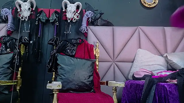 EvaSabath online show from 10/18/25, 09:04