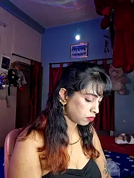 Snapshot of Love_Beauty01 chatting on 05/21/26, 06:48 Love Beauty01 online show from 05/21/26, 06:48