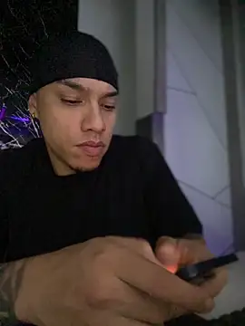 Snapshot of AlphaMasterXxx chatting on 10/25/25, 06:43 AlphaMasterXxx online show from 10/25/25, 06:43