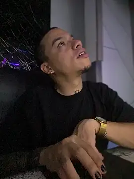 Snapshot of AlphaMasterXxx chatting on 11/01/25, 06:26 AlphaMasterXxx online show from 11/01/25, 06:26