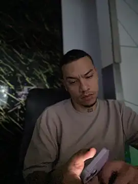 Snapshot of AlphaMasterXxx chatting on 11/06/25, 06:36 AlphaMasterXxx online show from 11/06/25, 06:36