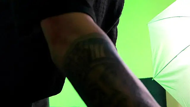 Snapshot of AlphaMasterXxx chatting on 11/11/25, 08:31 AlphaMasterXxx online show from 11/11/25, 08:31