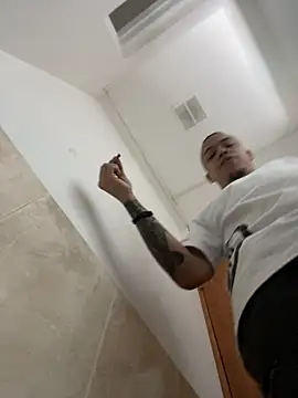 Snapshot of AlphaMasterXxx chatting on 11/19/25, 02:17 AlphaMasterXxx online show from 11/19/25, 02:17