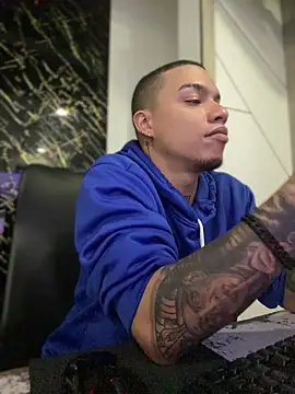 Snapshot of AlphaMasterXxx chatting on 11/20/25, 02:28 AlphaMasterXxx online show from 11/20/25, 02:28