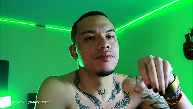 Snapshot of AlphaMasterXxx chatting on 11/22/25, 08:52 AlphaMasterXxx online show from 11/22/25, 08:52