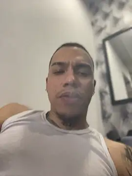 Snapshot of AlphaMasterXxx chatting on 11/23/25, 10:48 AlphaMasterXxx online show from 11/23/25, 10:48