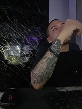 Snapshot of AlphaMasterXxx chatting on 11/25/25, 04:12 AlphaMasterXxx online show from 11/25/25, 04:12