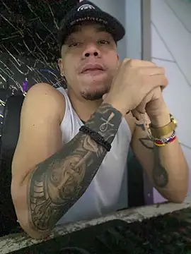 Snapshot of AlphaMasterXxx chatting on 11/29/25, 12:52 AlphaMasterXxx online show from 11/29/25, 12:52