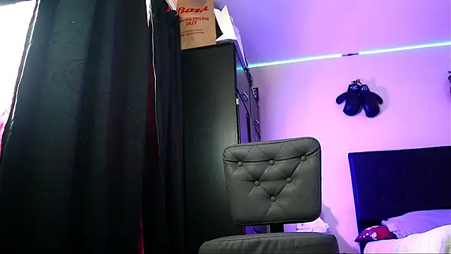 Snapshot of AlphaMasterXxx chatting on 12/01/25, 04:01 AlphaMasterXxx online show from 12/01/25, 04:01