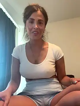 Snapshot of Alona_Brown chatting on 09/17/25, 07:59 Alona Brown online show from 09/17/25, 07:59