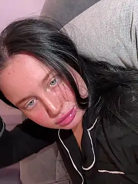 Snapshot of brunetteGirl274 chatting on 10/02/25, 08:49 brunetteGirl274 online show from 10/02/25, 08:49