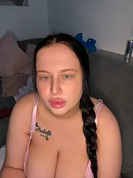 Snapshot of brunetteGirl274 chatting on 11/02/25, 09:28 brunetteGirl274 online show from 11/02/25, 09:28