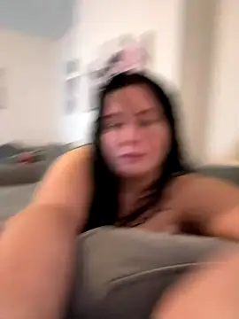 Snapshot of brunetteGirl274 chatting on 12/14/25, 09:41 brunetteGirl274 online show from 12/14/25, 09:41