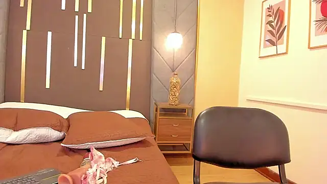 Snapshot of OliviGrace chatting on 09/19/25, 11:27 OliviGrace online show from 09/19/25, 11:27