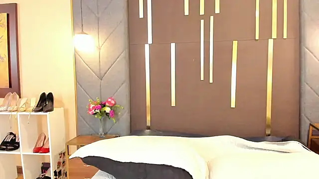 Snapshot of OliviGrace chatting on 10/29/25, 10:33 OliviGrace online show from 10/29/25, 10:33