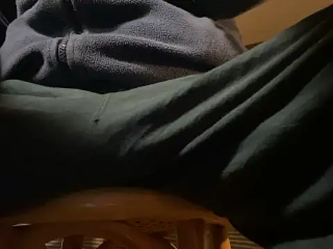 Snapshot of Skeye2 chatting on 11/30/25, 12:14 Skeye2 online show from 11/30/25, 12:14