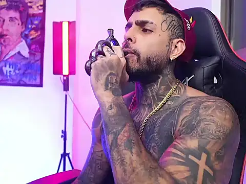 logan hugh8 online show from 11/09/25, 02:32