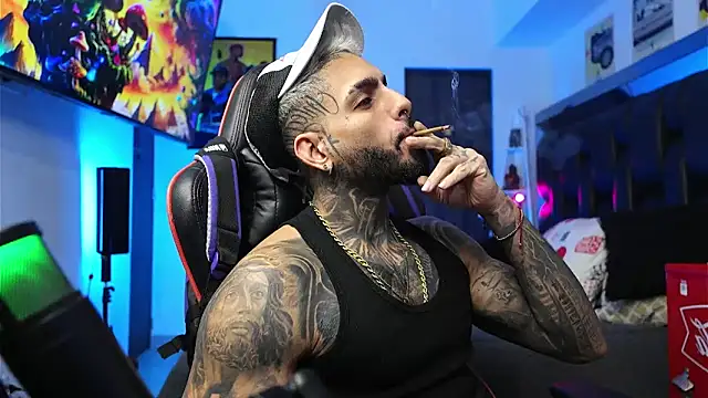 logan hugh8 online show from 02/08/26, 07:12