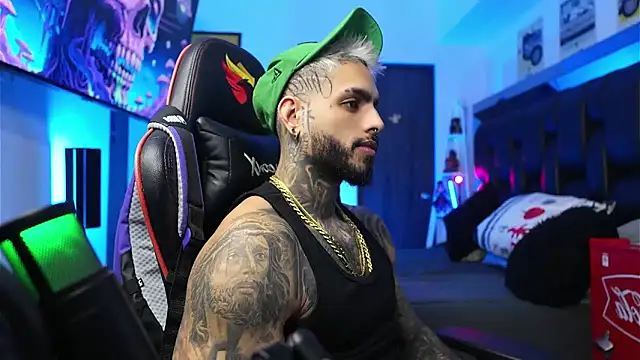 logan hugh8 online show from 02/10/26, 09:13