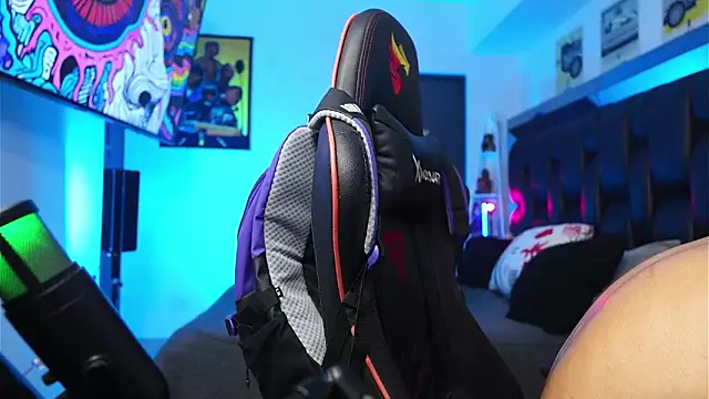 logan hugh8 online show from 02/13/26, 03:24