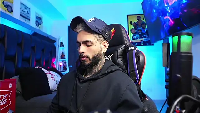 logan hugh8 online show from 02/24/26, 06:11