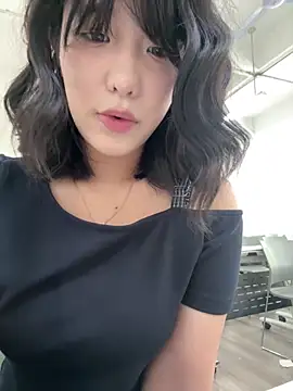 Snapshot of luluya1314 chatting on 04/24/26, 05:32 luluya1314 online show from 04/24/26, 05:32