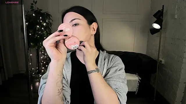 Snapshot of Dark_Moni chatting on 03/27/26, 02:50 Dark Moni online show from 03/27/26, 02:50