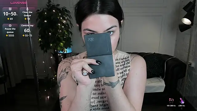 Snapshot of Dark_Moni chatting on 04/01/26, 02:45 Dark Moni online show from 04/01/26, 02:45