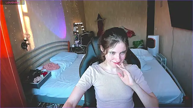 Agata in Wonderland online show from 09/16/25, 01:56