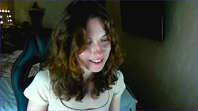 Agata in Wonderland online show from 10/08/25, 02:47