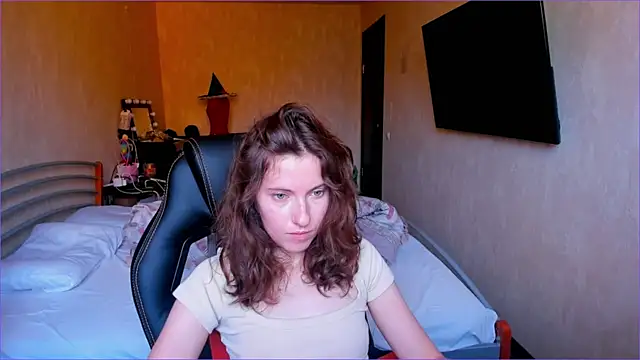 Agata in Wonderland online show from 10/09/25, 08:01