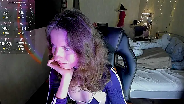 Agata in Wonderland online show from 11/11/25, 01:44