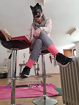 Snapshot of SweetSun69 chatting on 04/05/26, 12:57 SweetSun69 online show from 04/05/26, 12:57