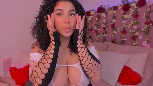 Snapshot of MiaWonderfull chatting on 02/18/26, 06:20 MiaWonderfull online show from 02/18/26, 06:20