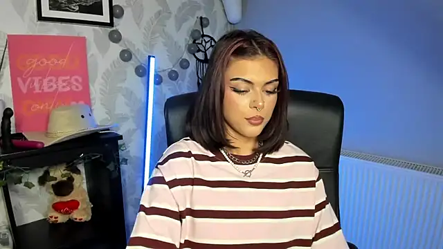 Snapshot of Nova_SIN chatting on 04/17/26, 07:44 Nova SIN online show from 04/17/26, 07:44