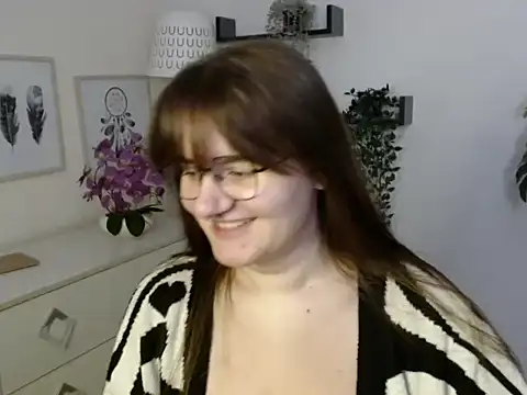 Julie Diamond online show from 11/12/25, 01:33